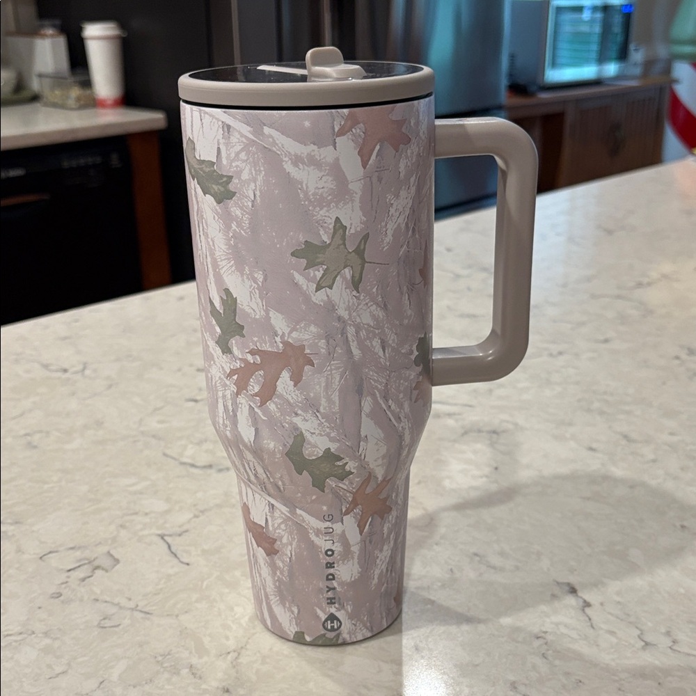 Hydrojug 40oz travel mug camo new